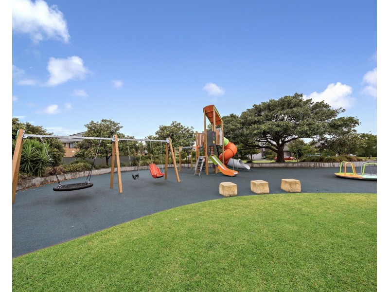 11 Sandy Bay Ave, Haywards Bay NSW 2530
