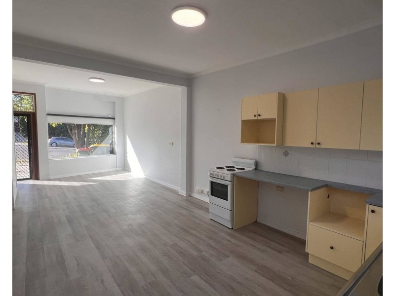 6 Yellagong Street, West Wollongong NSW 2500