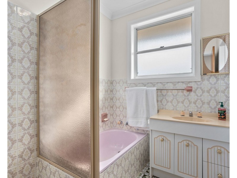 42 Boronia Avenue, Windang NSW 2528