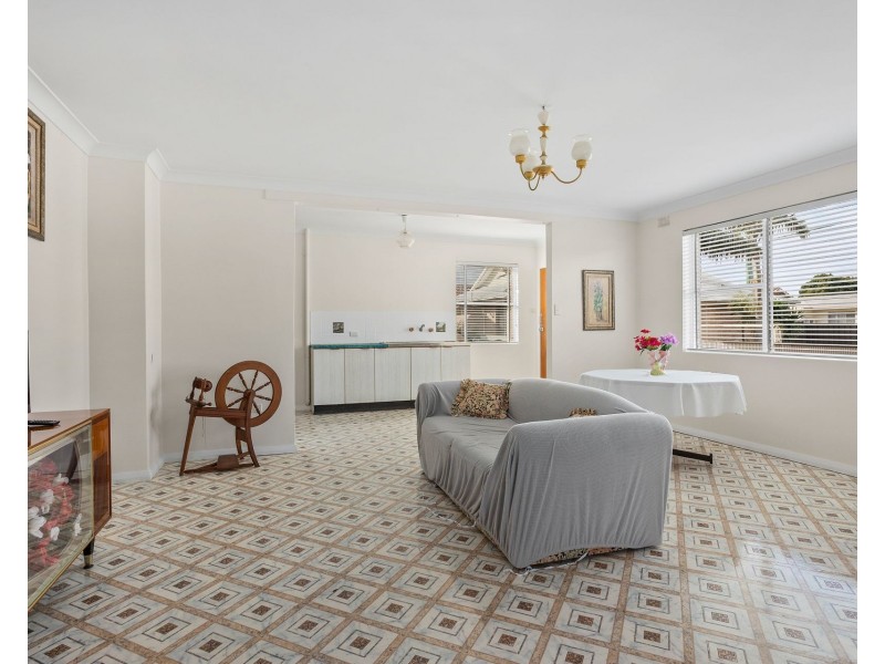 42 Boronia Avenue, Windang NSW 2528