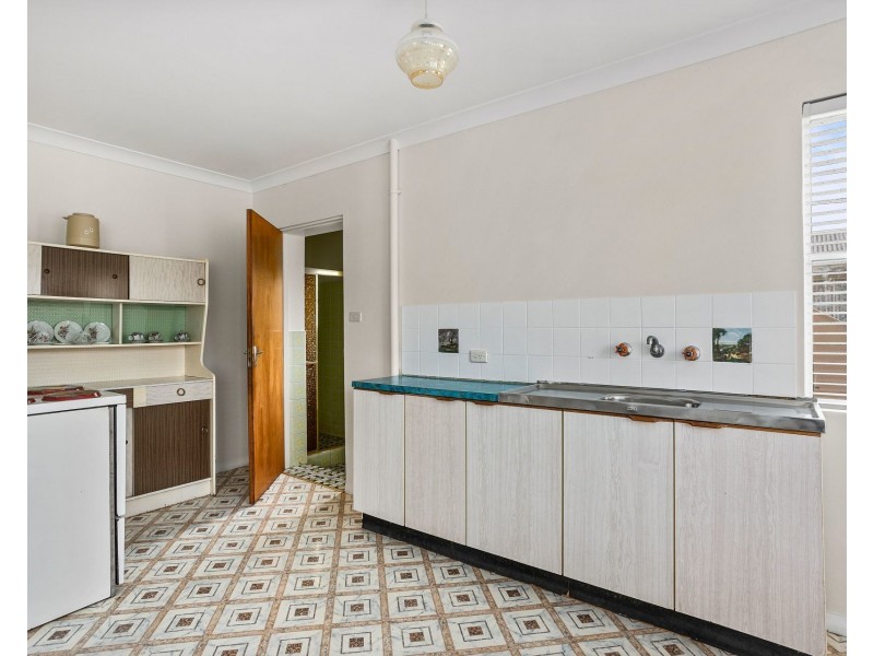 42 Boronia Avenue, Windang NSW 2528