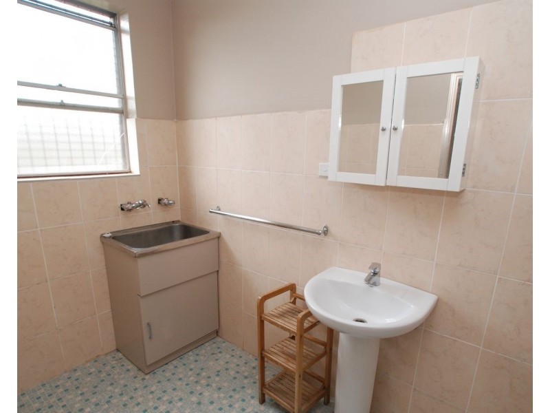 3/5 Buena Vista Avenue, Lake Heights NSW 2502