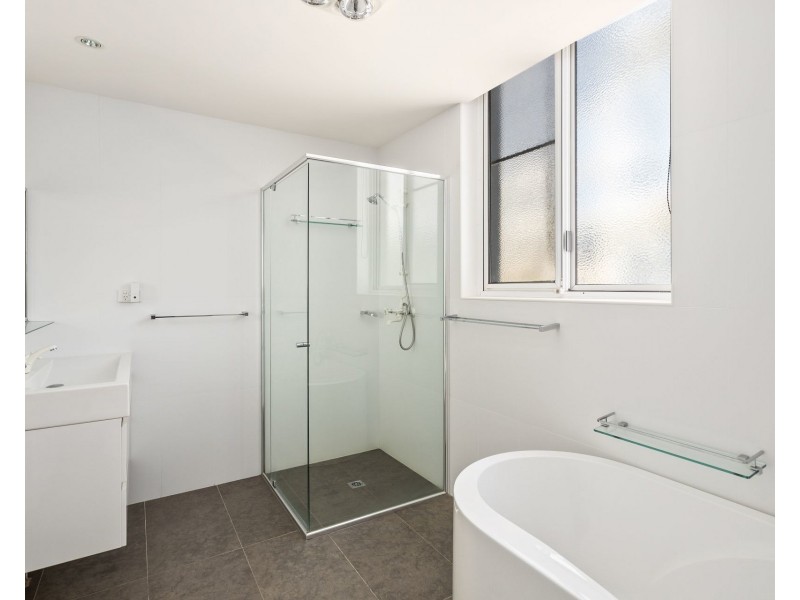 2/26 Cliff Road, Wollongong NSW 2500