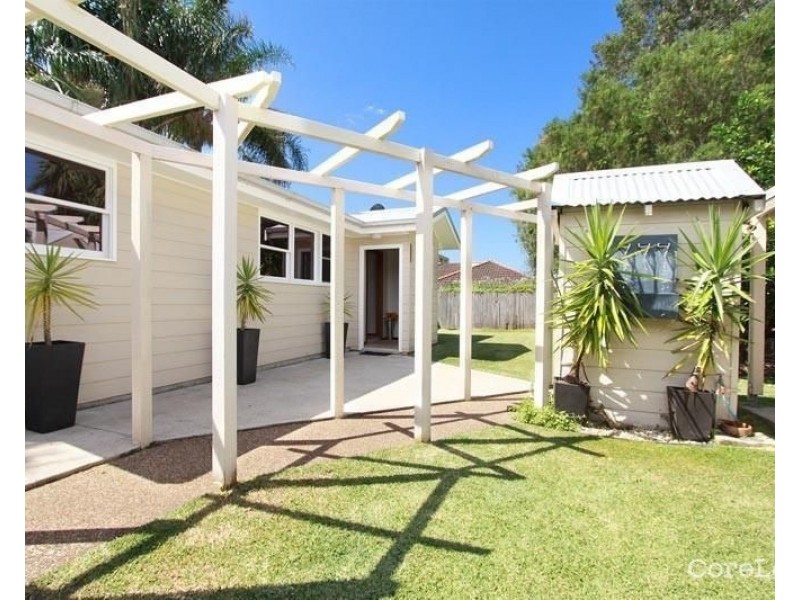 27 Raymond Road, Thirroul NSW 2515