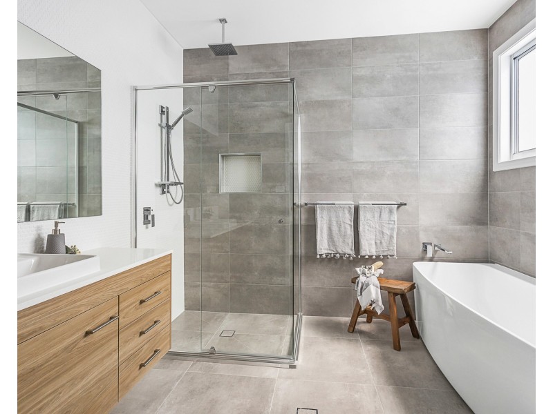 2A Cochrane Road, Thirroul NSW 2515