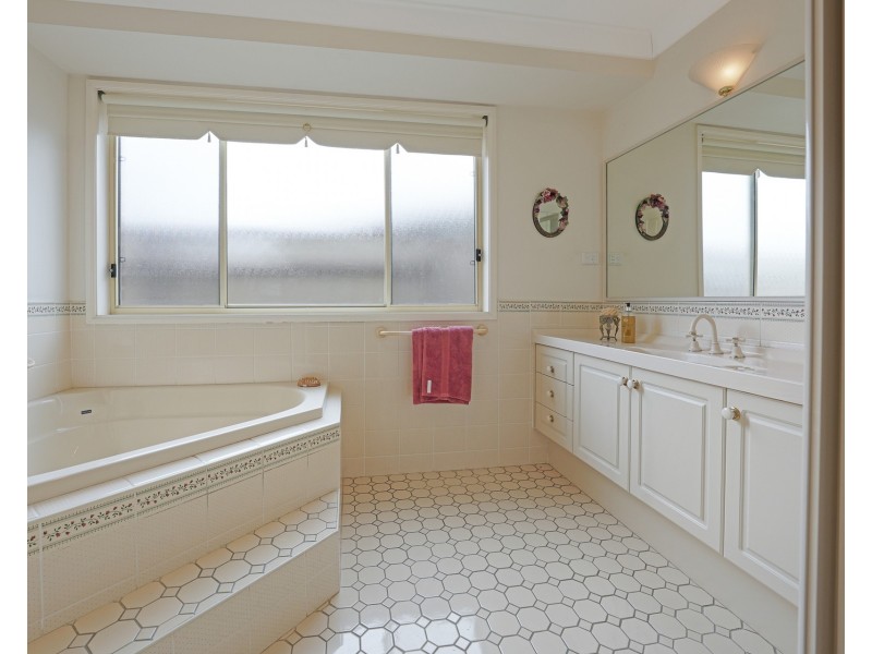 8 Kerang Court, Horsley NSW 2530