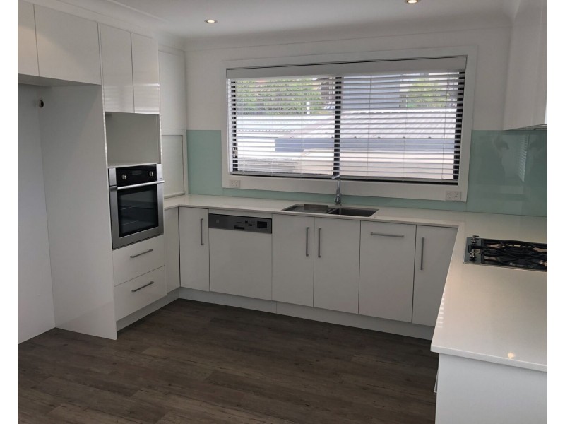 2A Robinsville Crescent, Thirroul NSW 2515