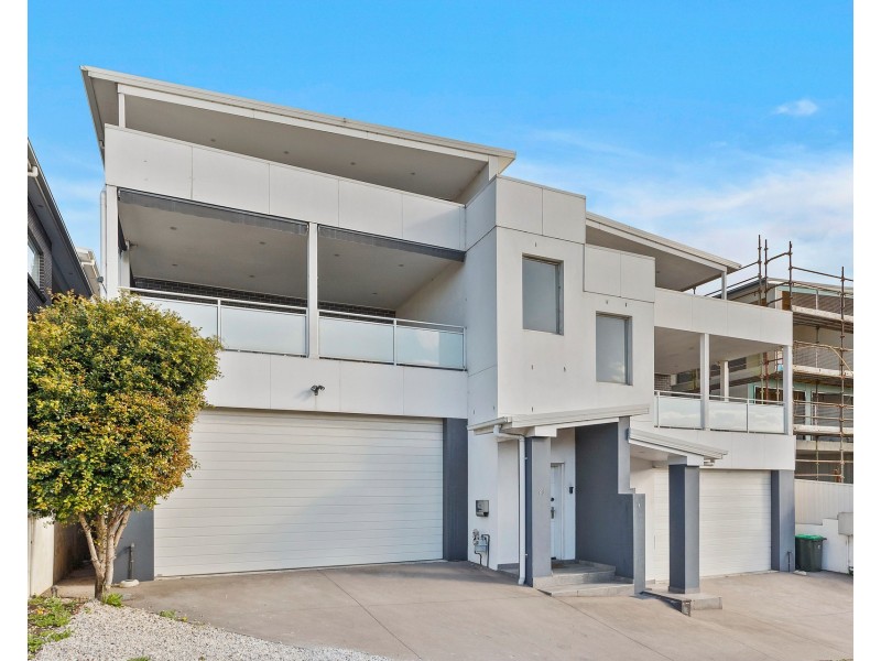 91 B Whimbrel Avenue, Lake Heights NSW 2502