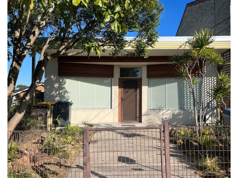 6 Yellagong Street, West Wollongong NSW 2500