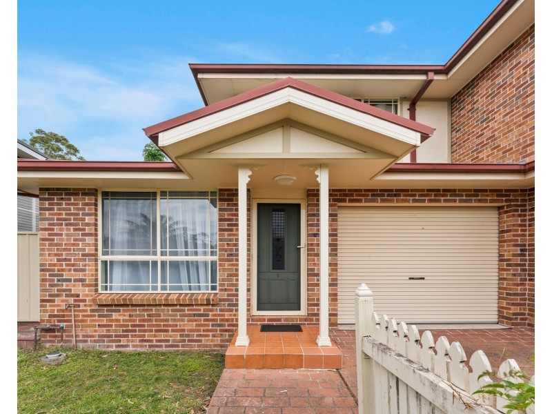 1/2 Gwyther Avenue, Bulli NSW 2516