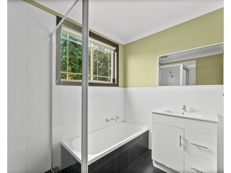 1/2 Gwyther Avenue, Bulli NSW 2516