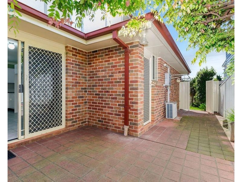 1/2 Gwyther Avenue, Bulli NSW 2516