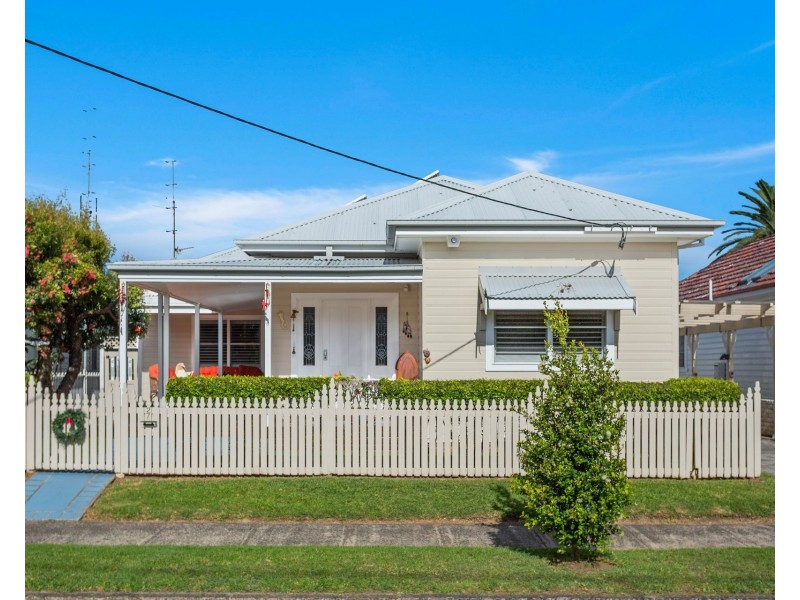 27 Raymond Road, Thirroul NSW 2515