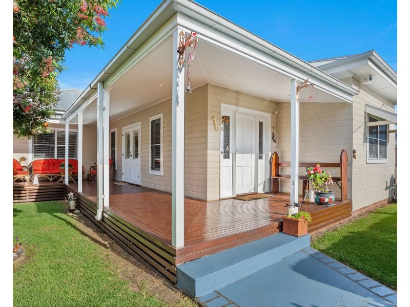 27 Raymond Road, Thirroul NSW 2515