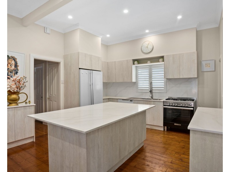 27 Raymond Road, Thirroul NSW 2515