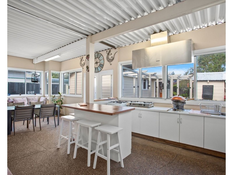 27 Raymond Road, Thirroul NSW 2515