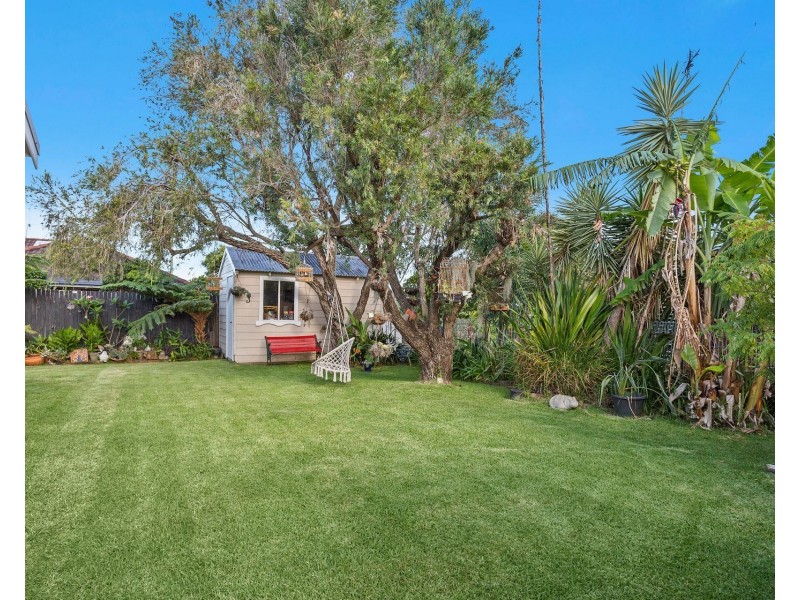 27 Raymond Road, Thirroul NSW 2515