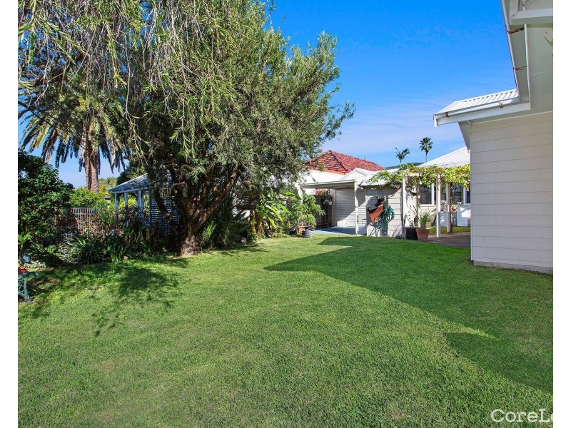 27 Raymond Road, Thirroul NSW 2515