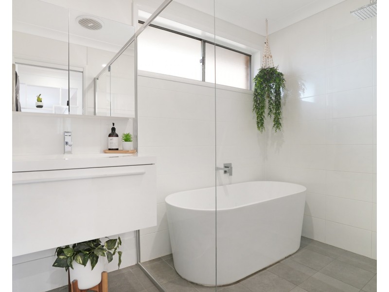 323 Farmborough Road, Farmborough Heights NSW 2526