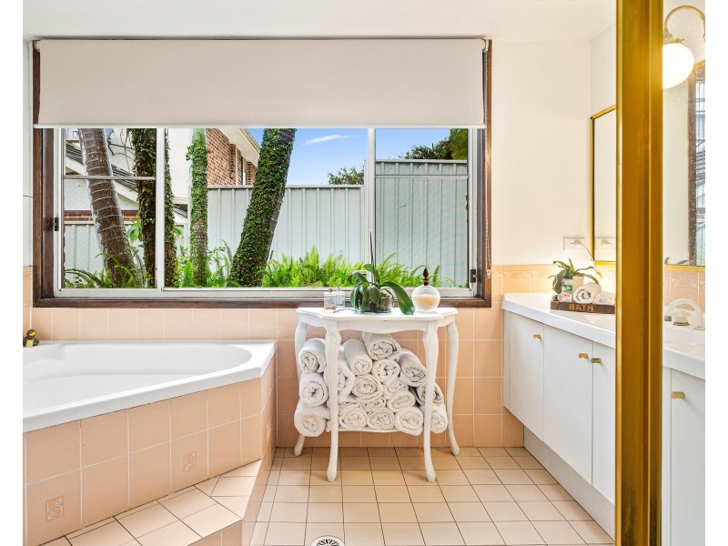 30 Hillside Drive, Albion Park NSW 2527