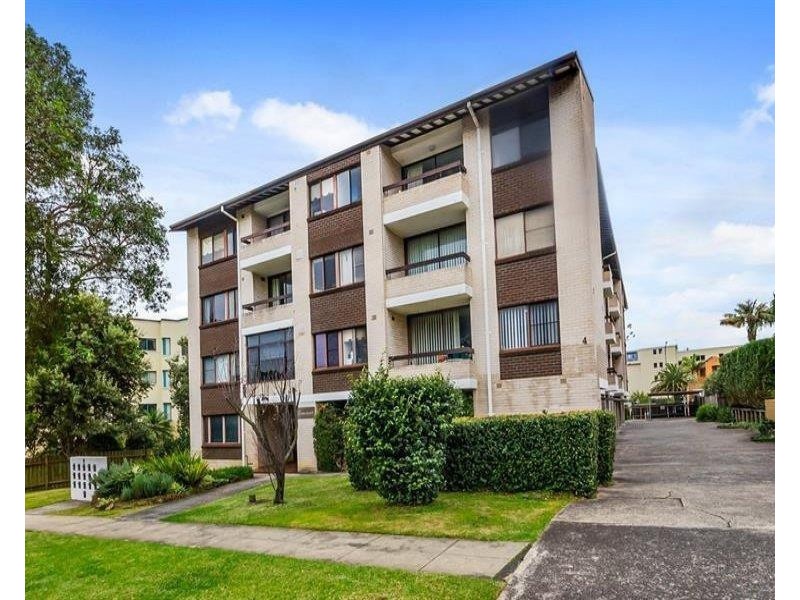 14/4 Pleasant Avenue, North Wollongong NSW 2500