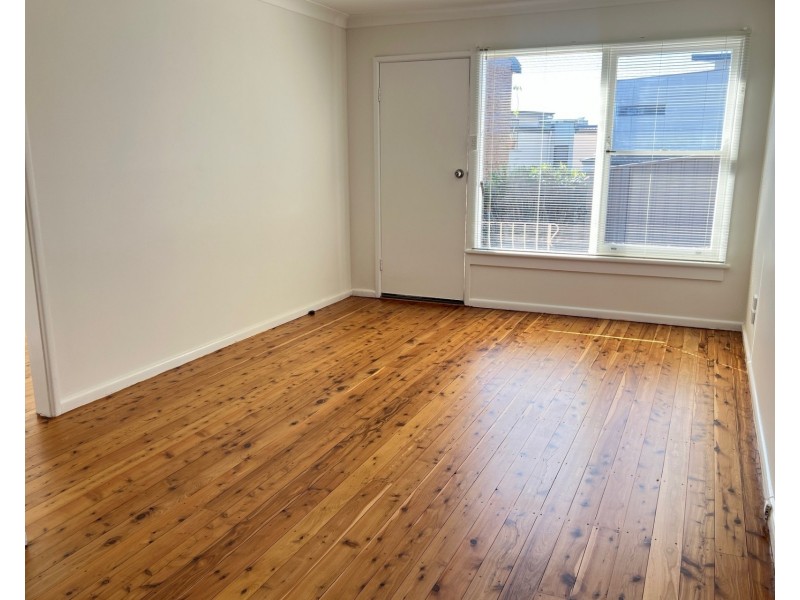 1/11 Rowland Avenue, Wollongong NSW 2500
