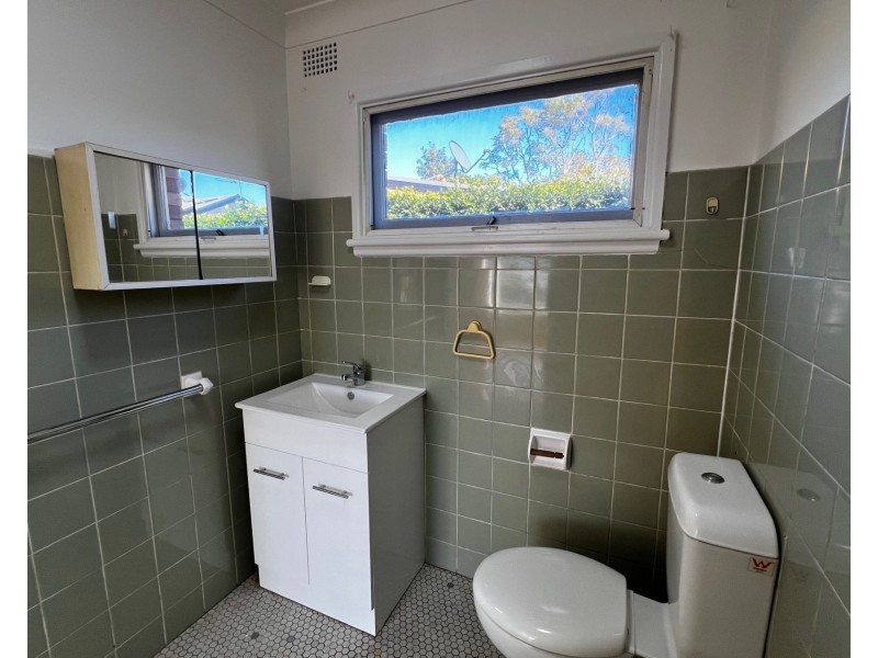 1/11 Rowland Avenue, Wollongong NSW 2500