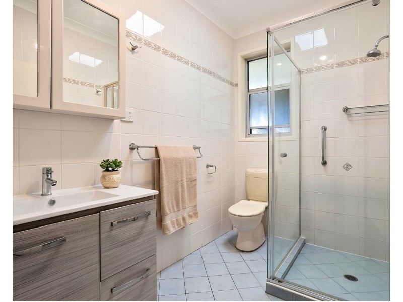 5 Mountain View Crescent, Figtree NSW 2525