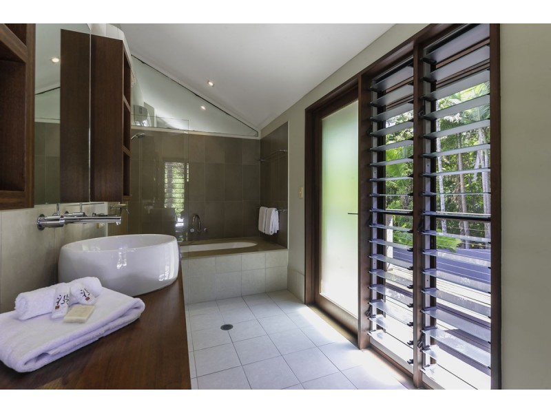 8 Solander Boulevard, Port Douglas QLD 4877