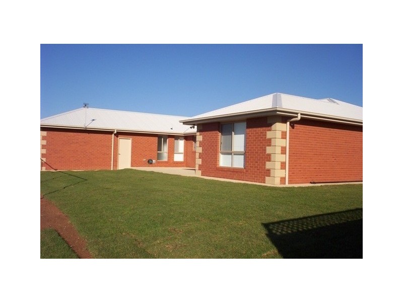 10 Merion Way, Dubbo NSW 2830