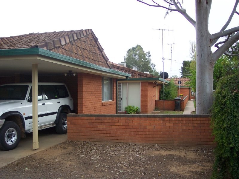 2/8 Ellengerah Street, Narromine NSW 2821