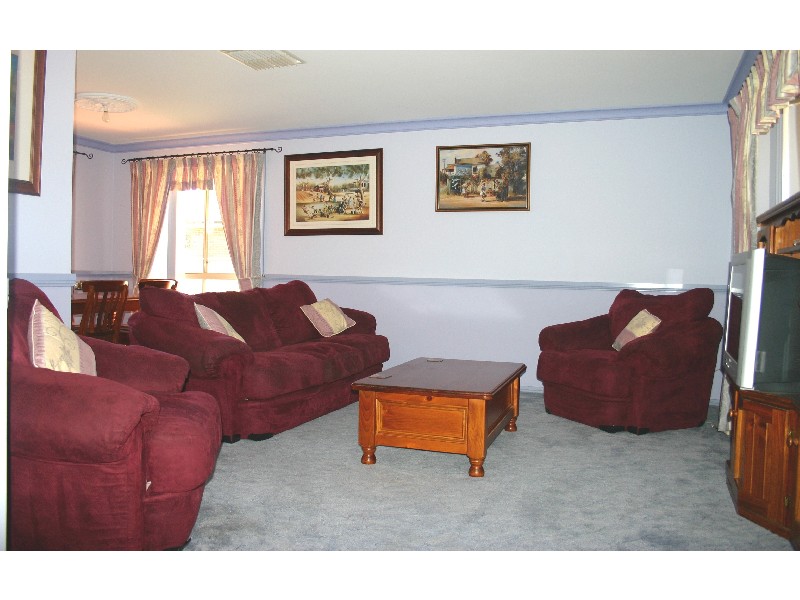 16 Lancaster Park Way, Dubbo NSW 2830