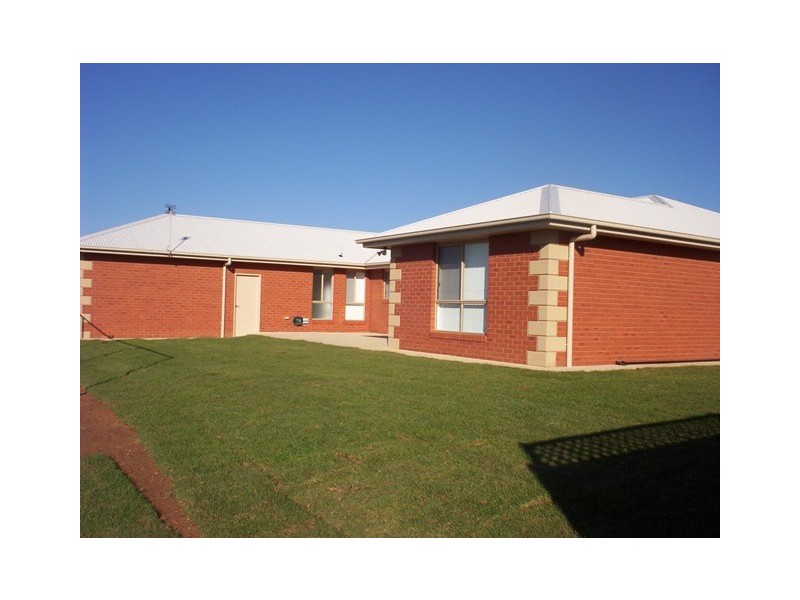 10 Merion Way, Dubbo NSW 2830