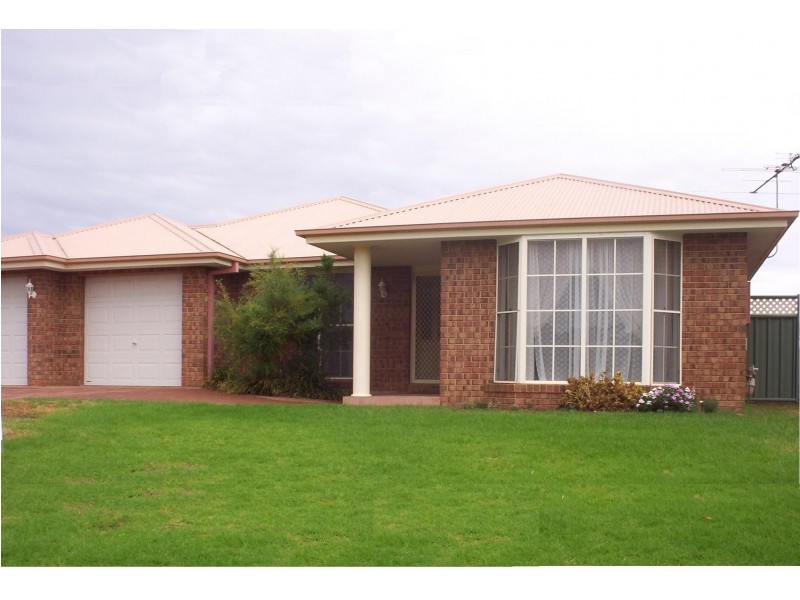 27 St Andrews Drive, Dubbo NSW 2830