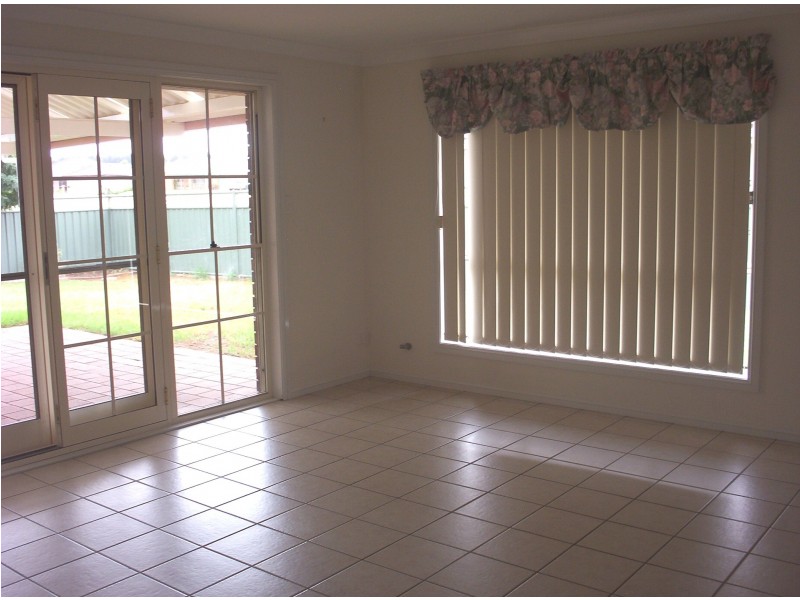 27 St Andrews Drive, Dubbo NSW 2830