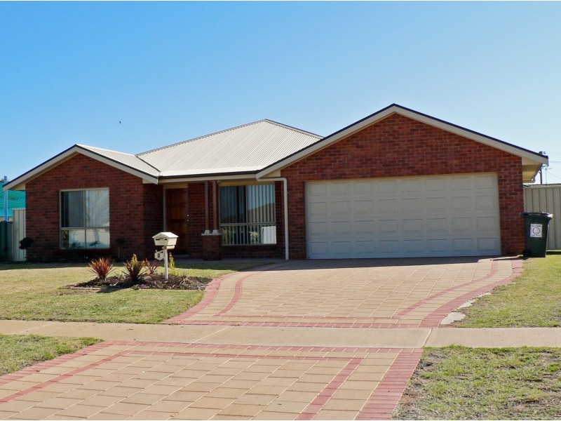 1 Keswick Parkway, Dubbo NSW 2830