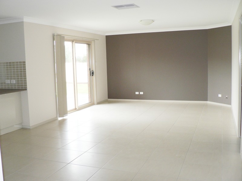 2 Selkirk Avenue, Dubbo NSW 2830