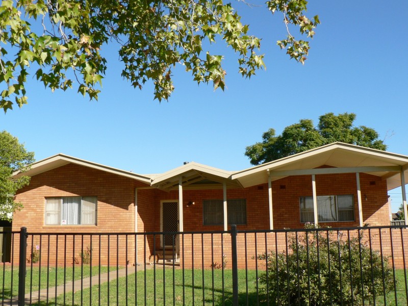 21 Roycox Crescent, Dubbo NSW 2830