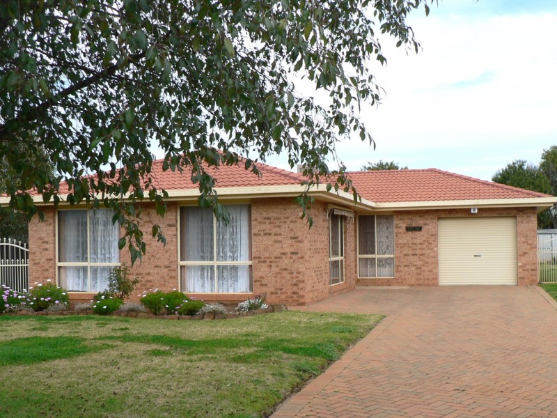 84 Sturt Circle, Dubbo NSW 2830