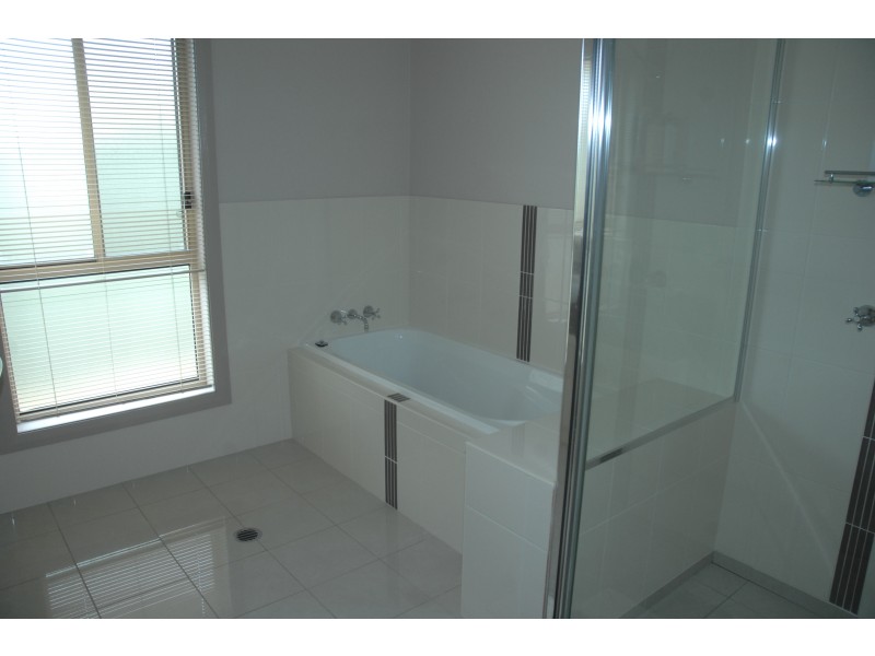 8 Peel Place, Dubbo NSW 2830