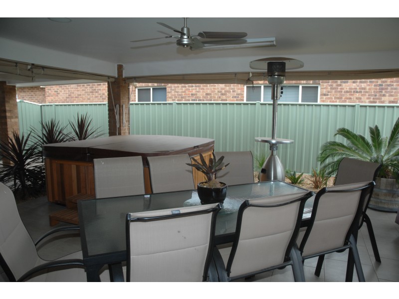 8 Peel Place, Dubbo NSW 2830