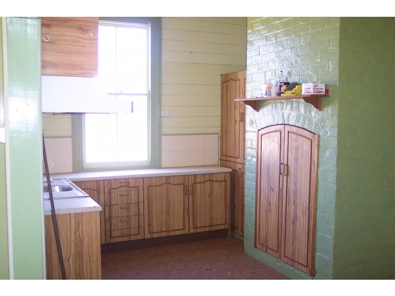 16 River Street, Mendooran NSW 2842