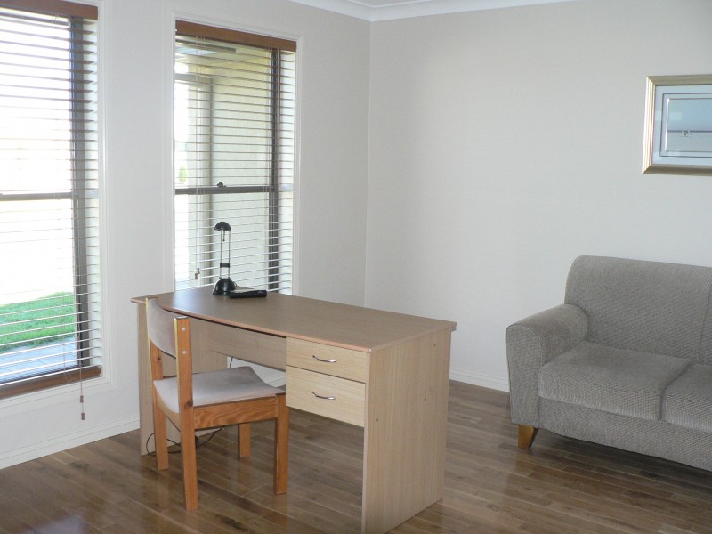 21 William Farrer Drive, Dubbo NSW 2830