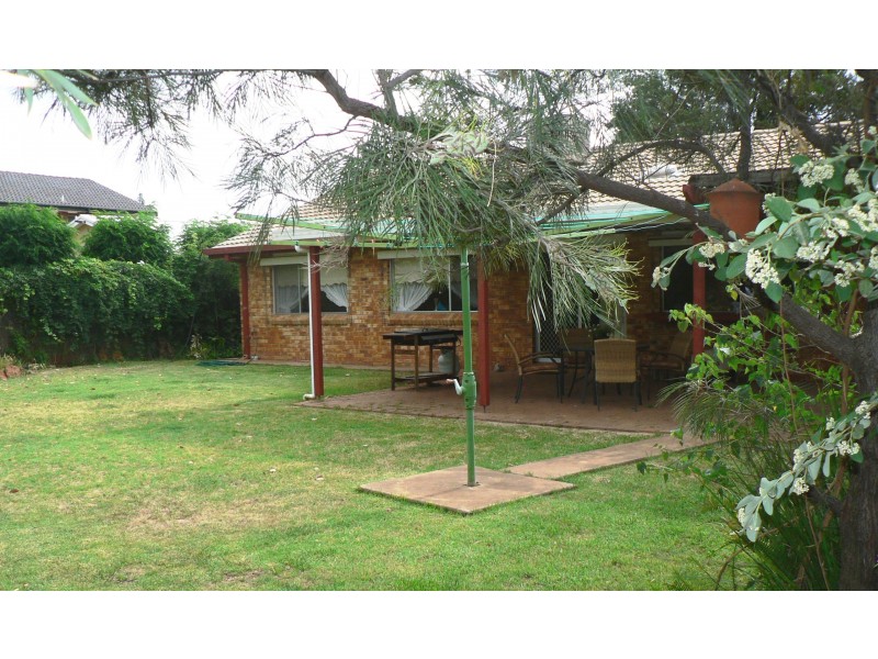 33 Hazelwood Drive, Dubbo NSW 2830
