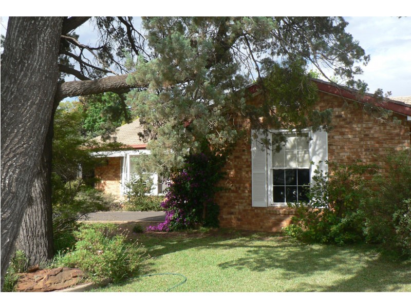 33 Hazelwood Drive, Dubbo NSW 2830