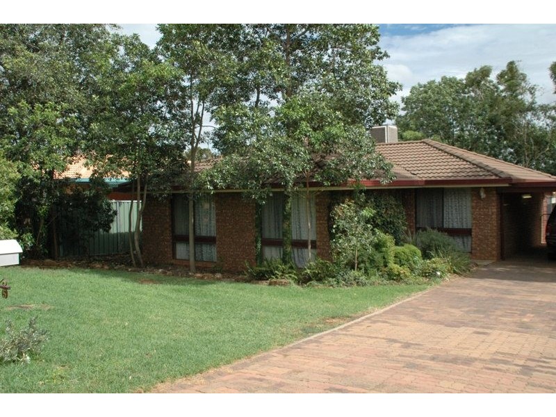 5 Bass Place, Dubbo NSW 2830