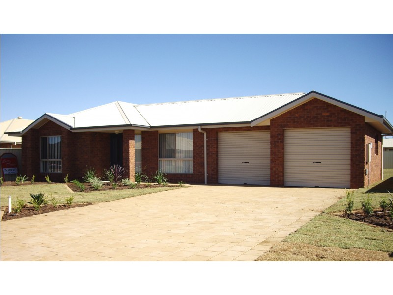 18 William Farrer Drive, Dubbo NSW 2830
