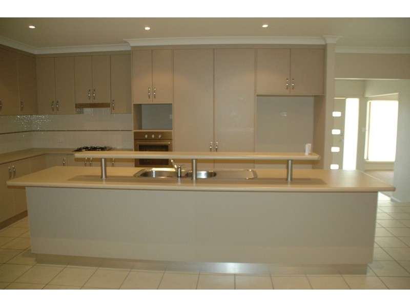 8 Cypress Point Drive, Dubbo NSW 2830