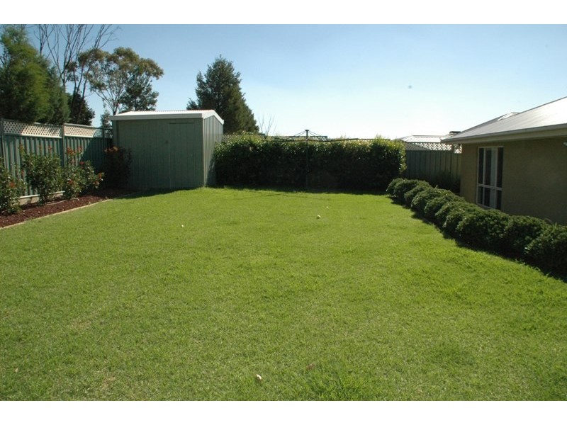 8 Cypress Point Drive, Dubbo NSW 2830