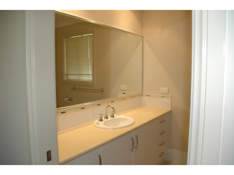 8 Cypress Point Drive, Dubbo NSW 2830